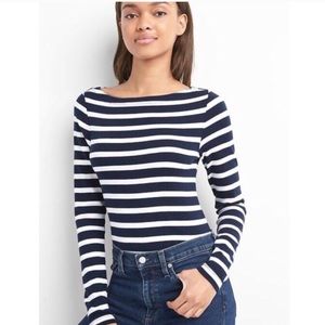 Gap blue white striped boatneck top NWOT